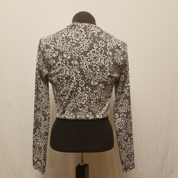Lily White Gray Floral Long Sleeve Crop Top L - Picture 2 of 5